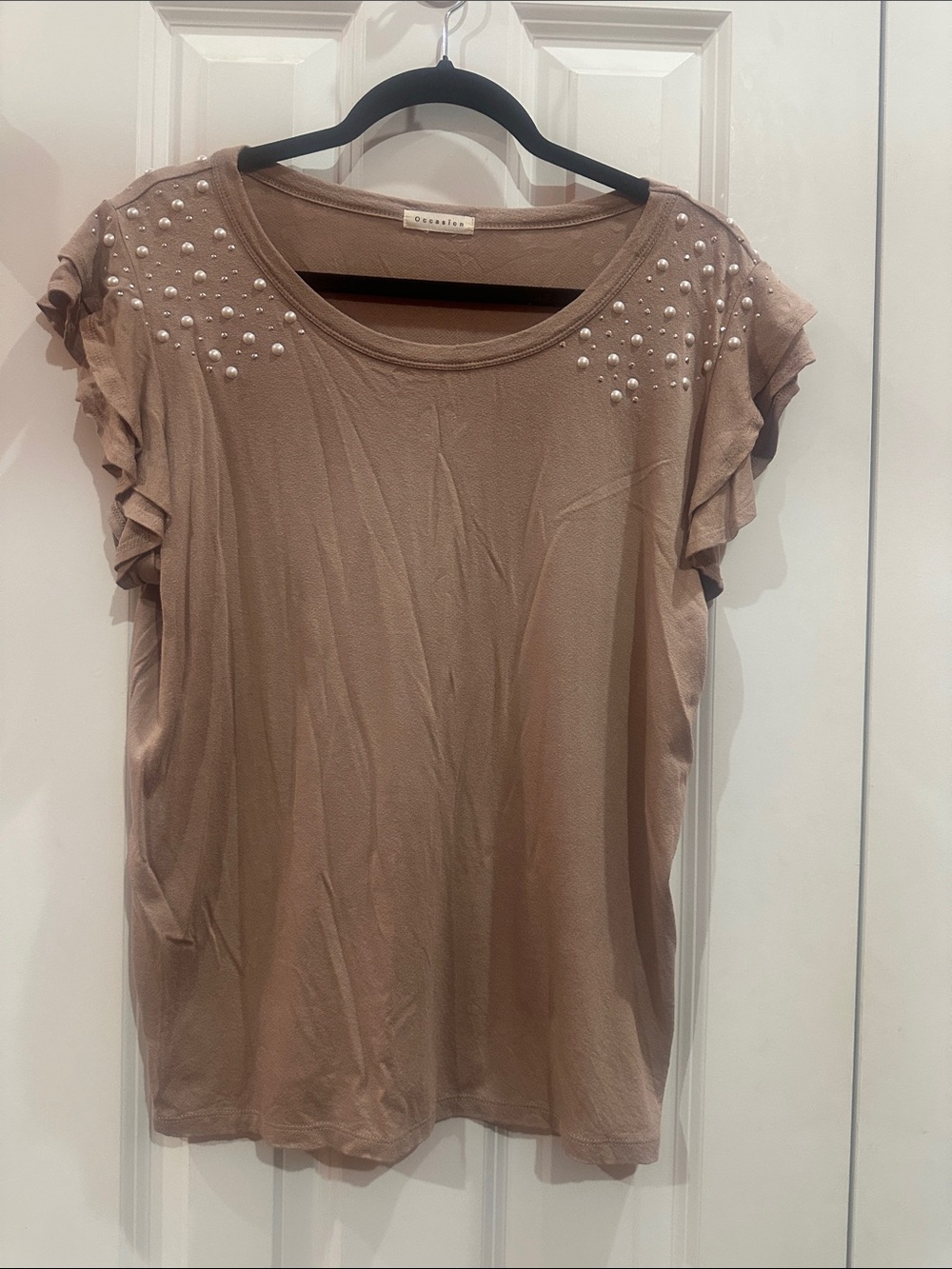 NWOT Occasion Pearl-Accent Ruffle Sleeve Tee - Taupe size XL